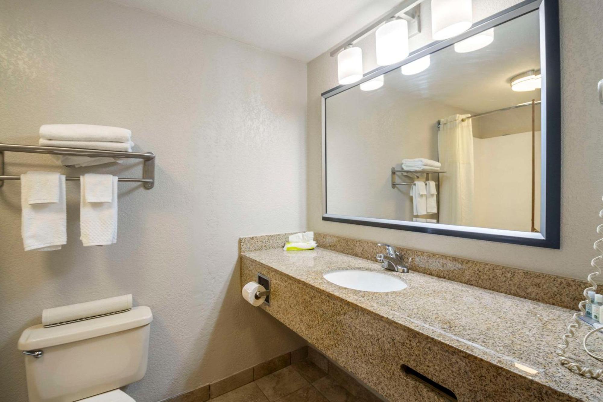 Quality Suites Hickory South Buitenkant foto