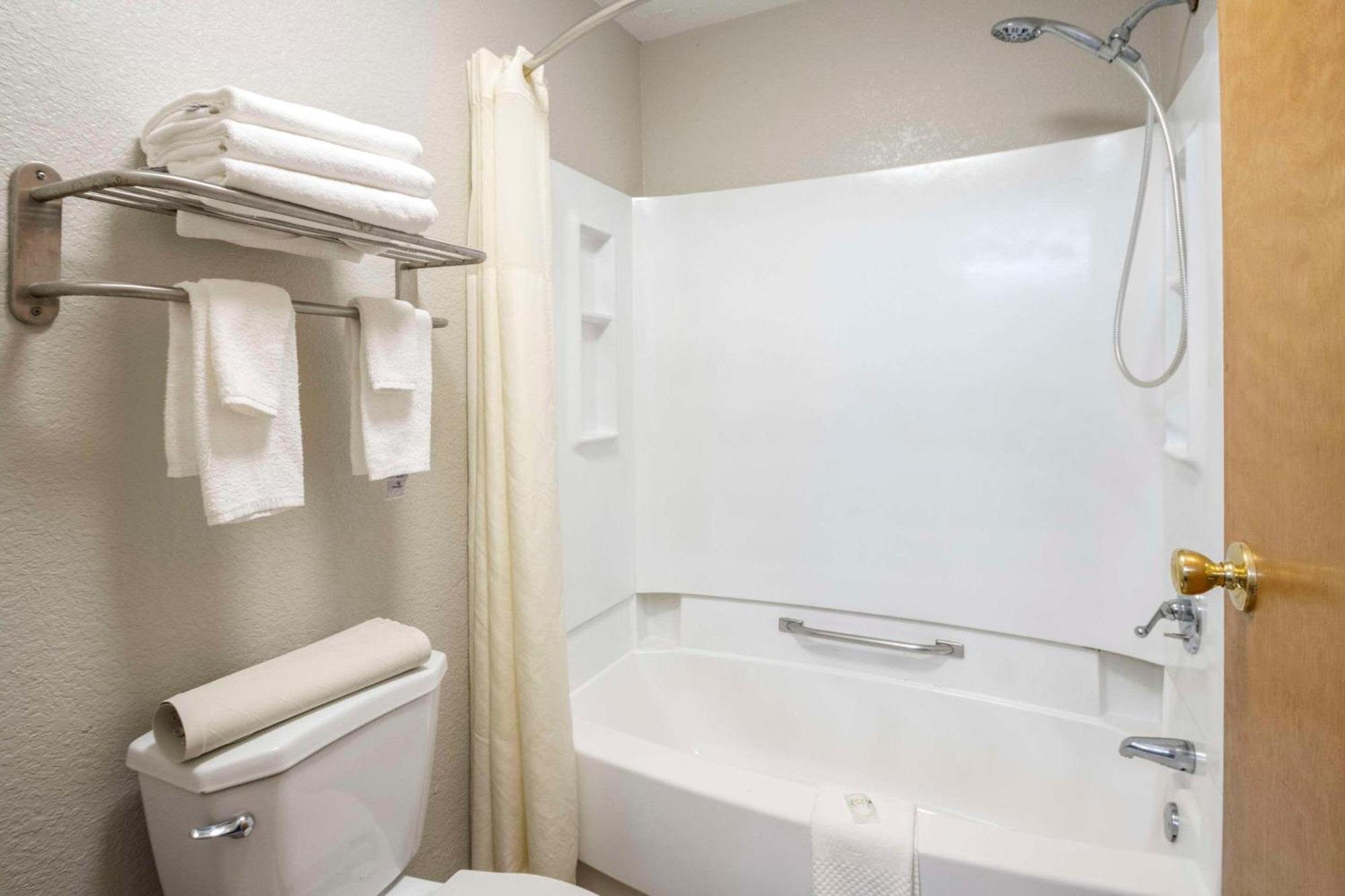 Quality Suites Hickory South Buitenkant foto