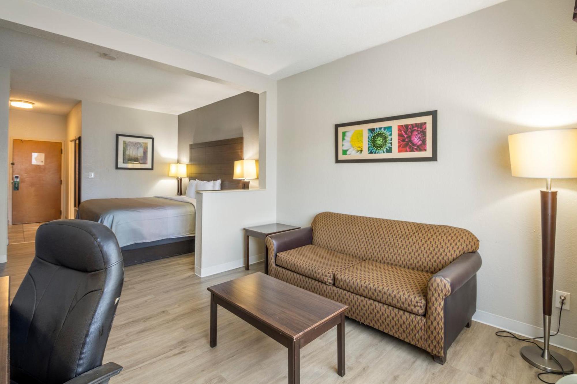 Quality Suites Hickory South Buitenkant foto